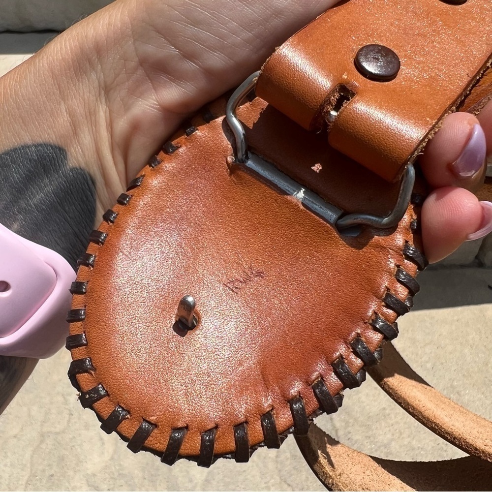HANDMADE tooled leather belt with oval leather buckle ducks nature design 46" - Picture 6 of 7